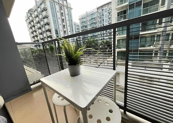 Naia 1br One Palm Tree Newport Balcony